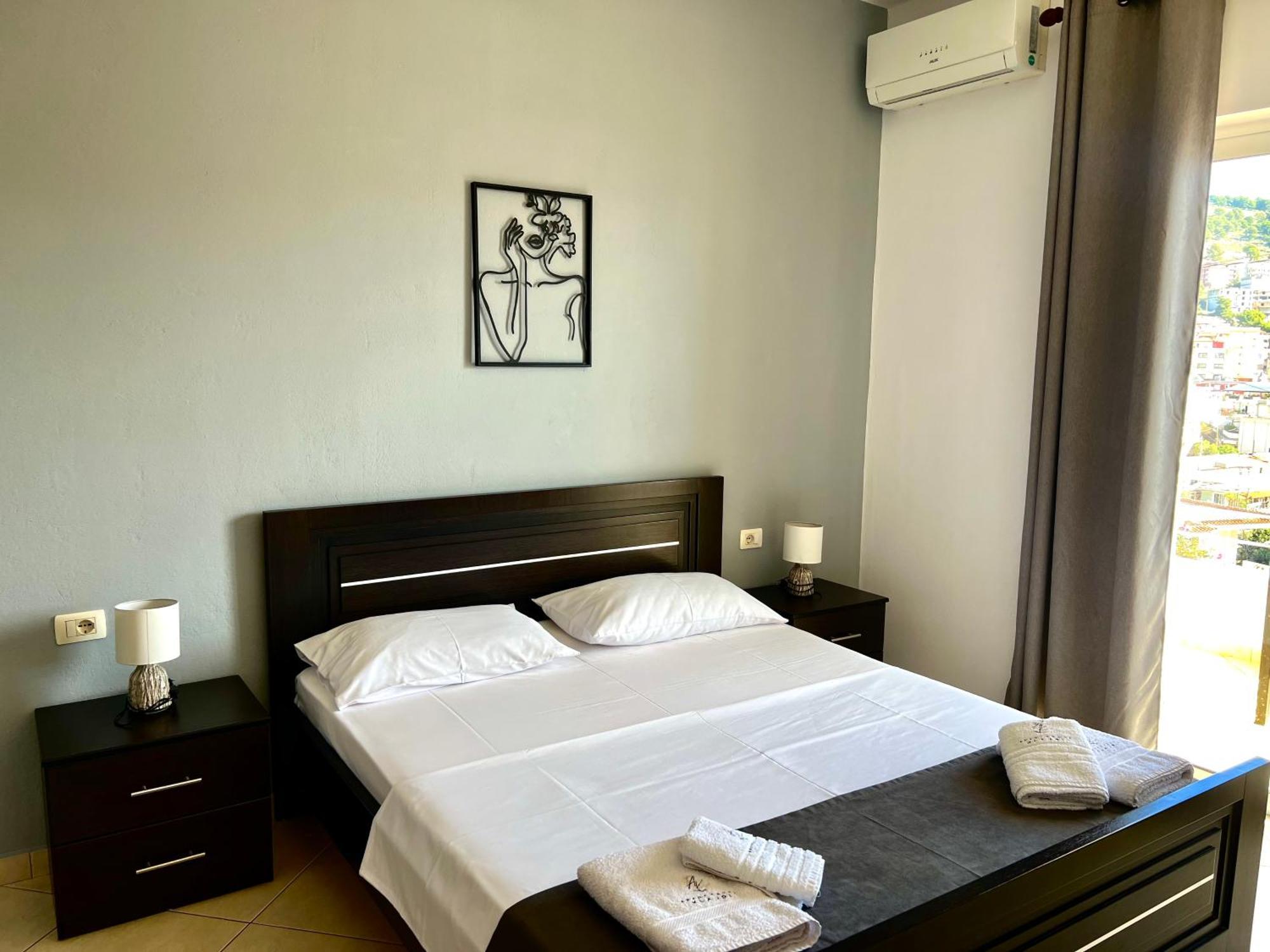 Klajdi Apartment