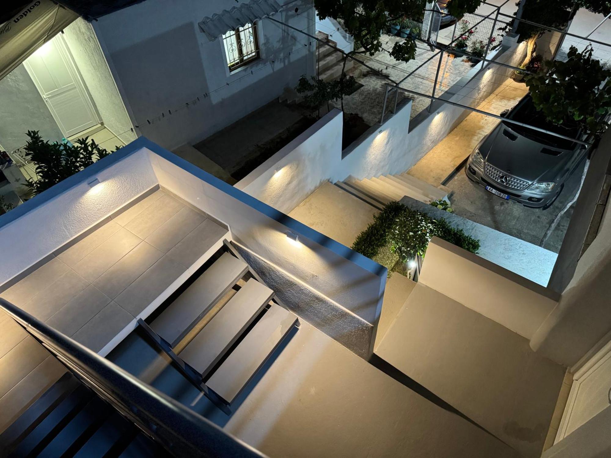 Klajdi Apartment *